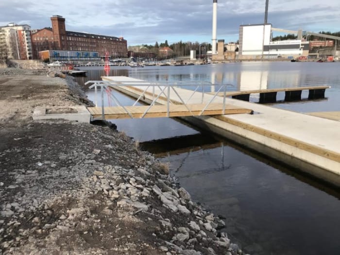 Tampere Naistenlahti aallonvaimentajalaituri