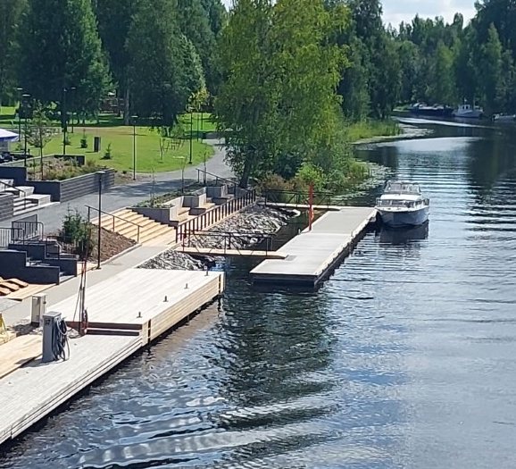 Seppolan satama kanoottitasolla